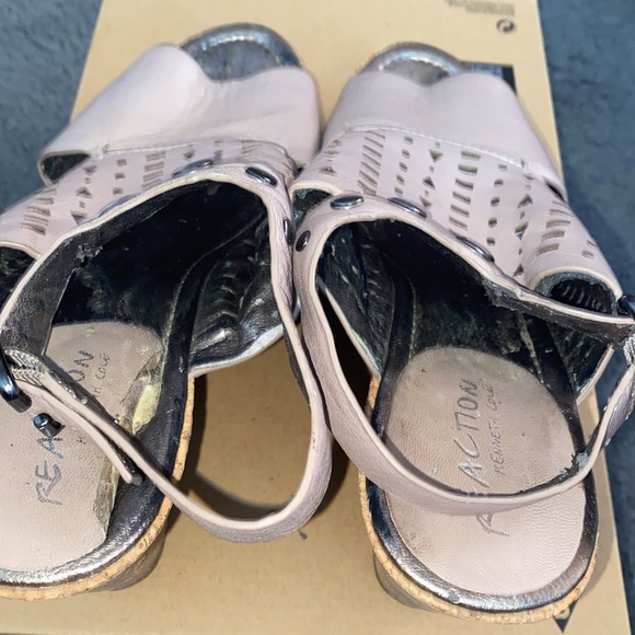 RARE Kenneth Cole wedged sandals with geometric pattern cutouts. Leather. - Picture 17 of 17